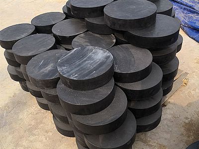 桂林板式橡胶支座由若干层橡胶片与薄钢板经加压硫化
